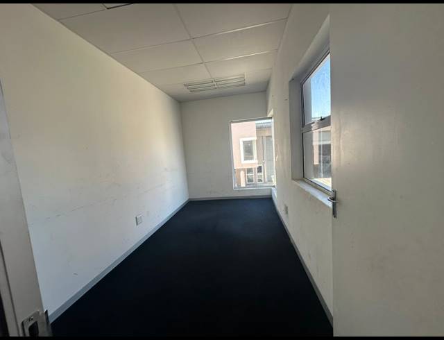 420M² WAREHOUSE TO LET IN SPARTAN